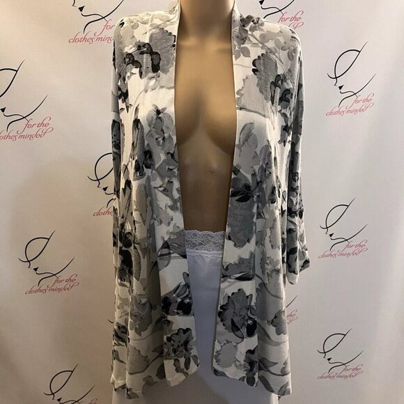 Chico's. Size 1 Small. White Gray Open Front Knit Cardigan. Asymmetric. B110 - Picture 1 of 4